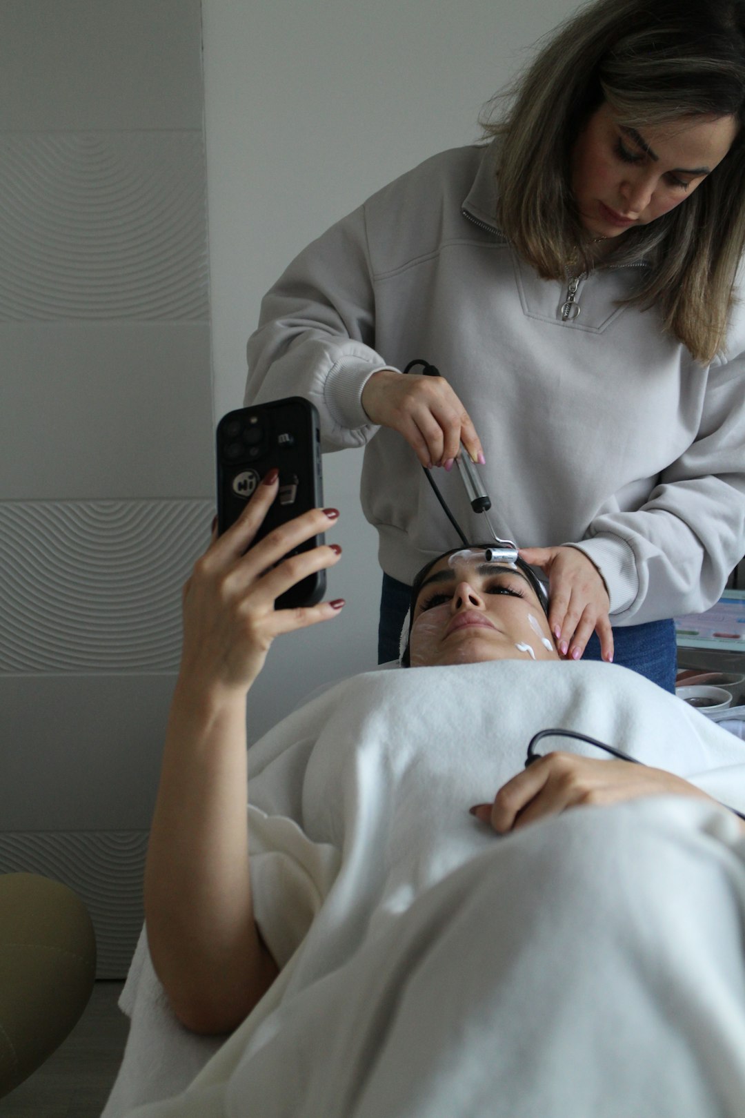 services-02 a-woman-getting-her-hair-cut-by-a-hair-stylist-wg1mowvxvfi